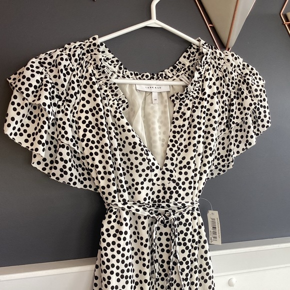 Lark & Ro womens Split Neck Ruched Flutter Sleeve Dress - Picture 5 of 9